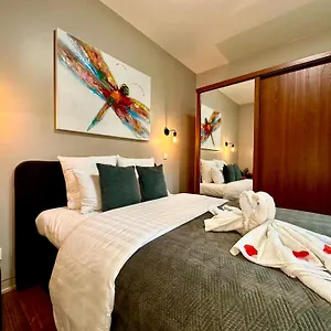 Luxury Castel By Rikas Apartment